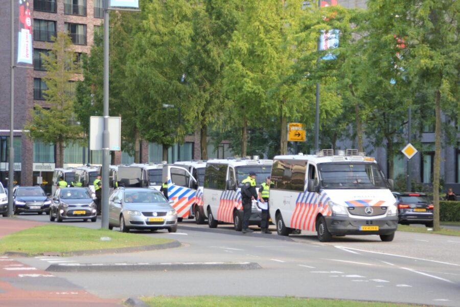 Veel politie op de been vanwege voetbalwedstrijd in Eindhoven