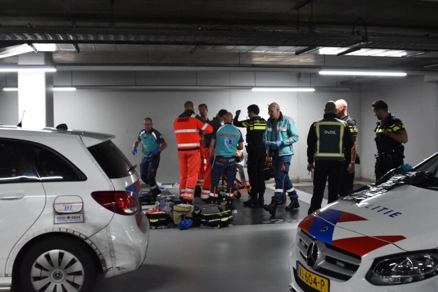 Zwaargewonde man met steekwonden aangetroffen in parkeergarage Eindhoven