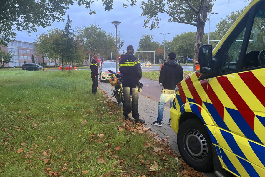 Brommerrijder loopt verwondingen op na uitwijkmanoeuvre op de Limburglaan in Eindhoven