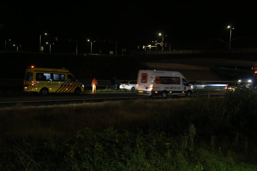 Twee personenauto’s met elkaar in botsing op de A67 in Veldhoven