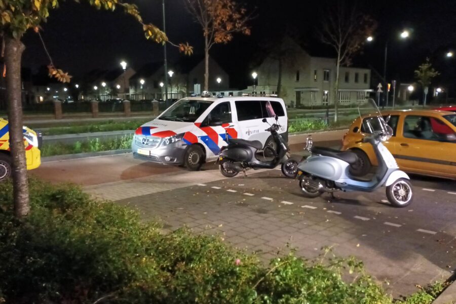 Automobilist ziet scooterrijder over het hoofd op de Mierloseweg in Geldrop