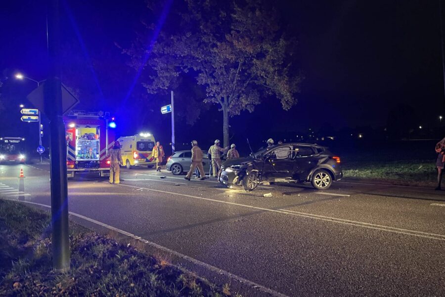 Veel schade na ongeval op kruising in Nuenen