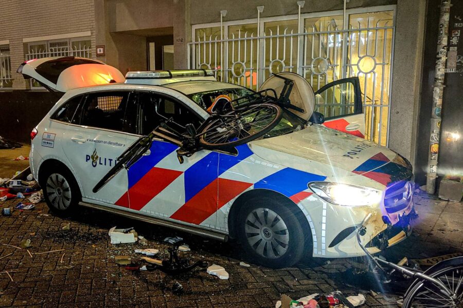 Demonstratie tegen 2G beleid in Rotterdam loopt volledig uit de hand, tientallen aanhoudingen en zeven gewonden