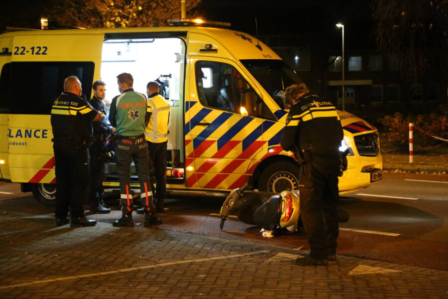 Personenauto en snorfietser met elkaar in botsing in Eindhoven