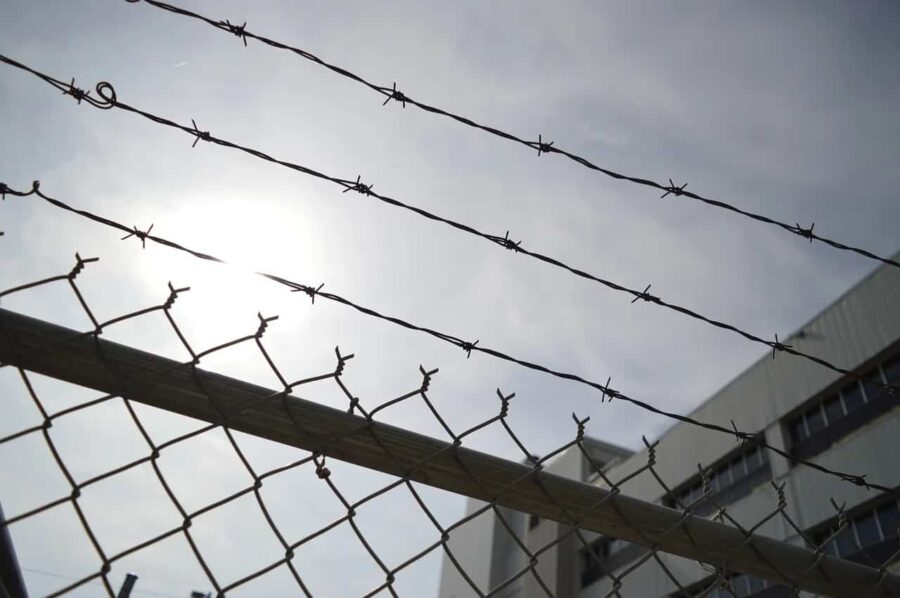 Meer hoogbeveiligde faciliteiten en strenge regimes voor zware criminelen