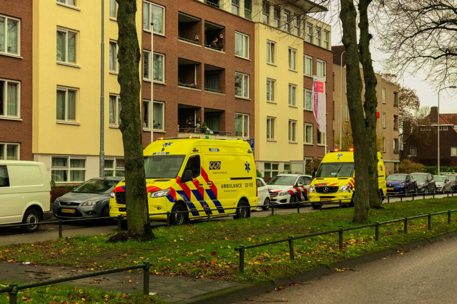 Hulpdiensten groots ingezet bij medisch incident in appartement Eindhoven
