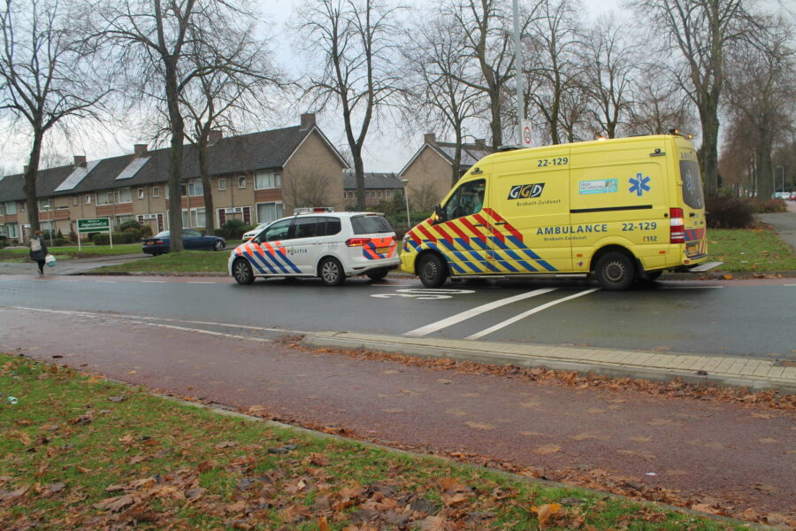 Persoon ten val met scootmobiel aan de Koning Arthurlaan in Eindhoven