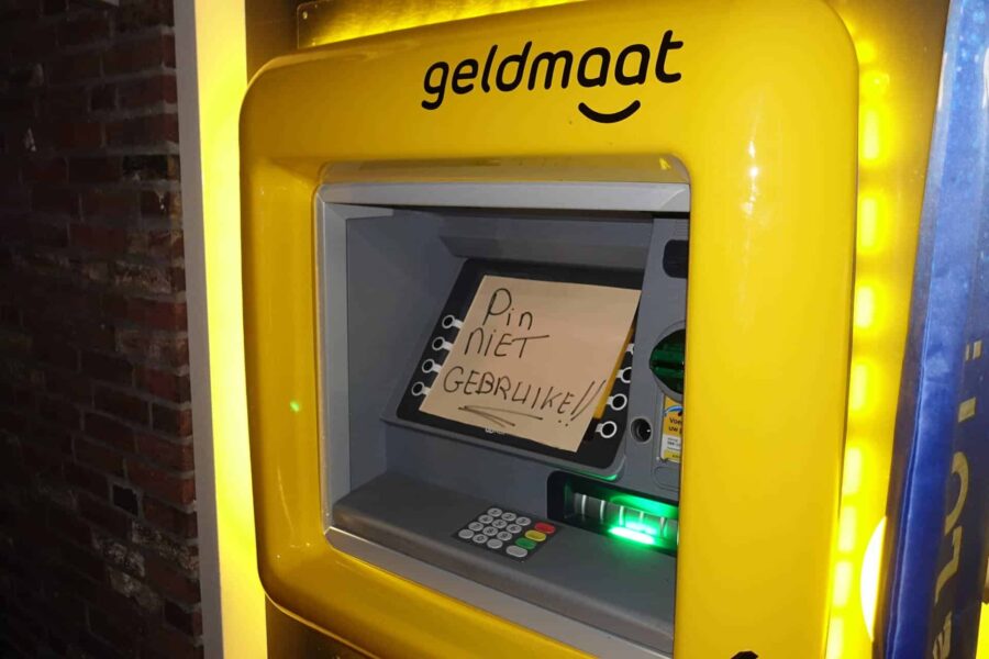 Geldautomaten uitgezet door storing: geld opnemen en storten niet mogelijk