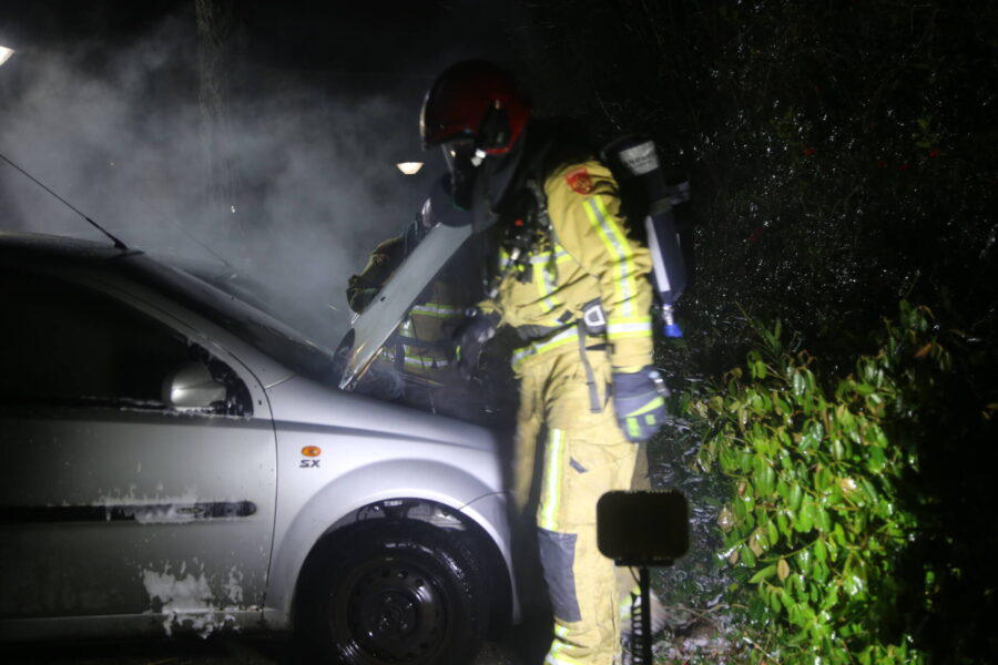 Meerdere auto’s verwoest door brand in Geldrop