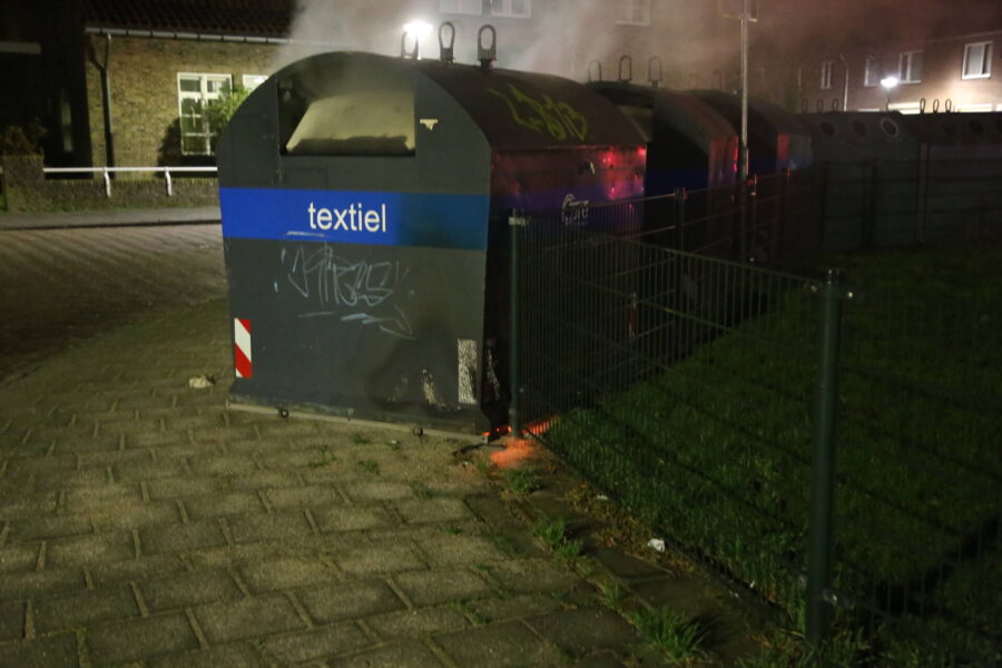 Container met kleding in brand aan de Deelenstraat in Geldrop