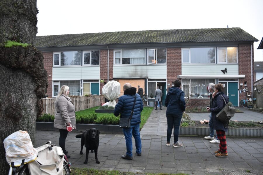 Woning aan de Vaartbroek in Eindhoven zwaar beschadigd door vuurwerkbom