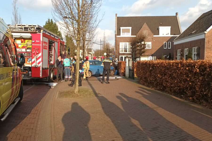 Automobilist in Heeze botst tegen boom