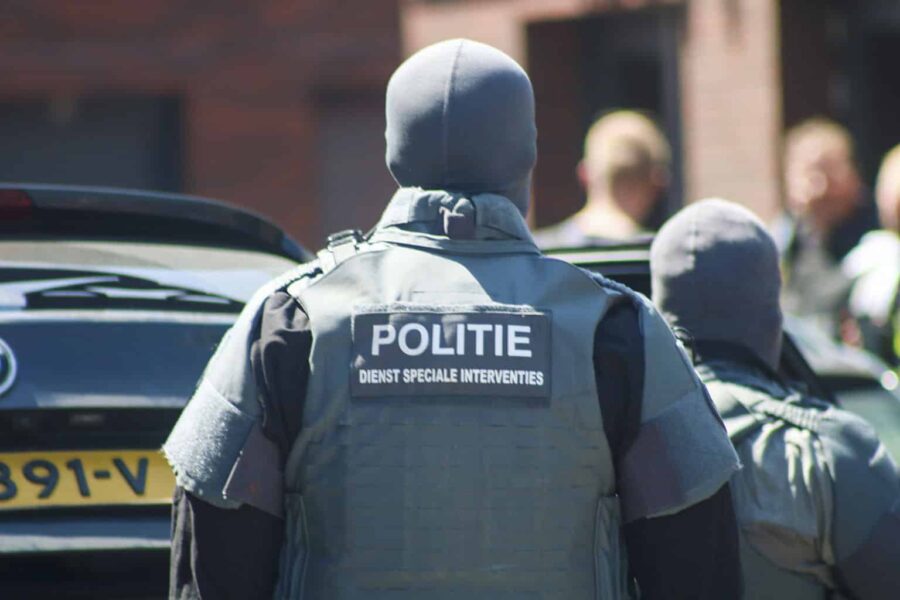 Politie ontdekt wapens, vuurwerk én softdrugs in woning in Den Dungen