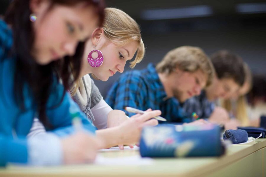 Extra aanpassing eindexamen voor middelbare scholieren vanwege pandemie