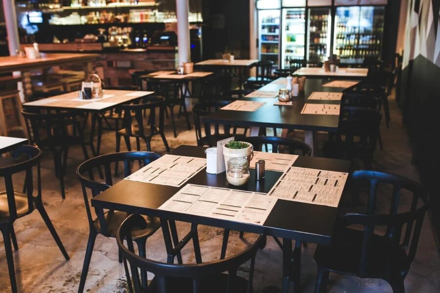 Winkels, sportclubs en kappers weer open, horeca en cultuur moeten wachten
