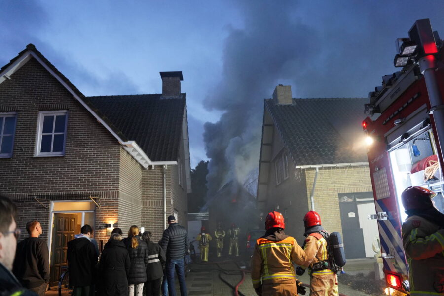 Flinke brand in schuur achter woning in Geldrop