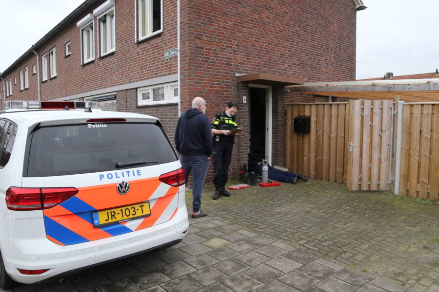 Politie treft hennepkwekerij aan in woning Geldrop, één persoon aangehouden
