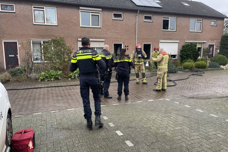 Kat uit woning gehaald bij brand in keuken Gemert