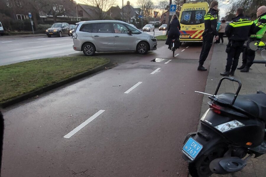 Scooterrijder gewond bij aanrijding met auto in Geldrop