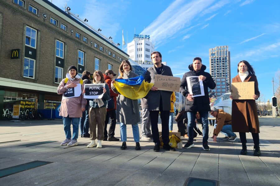 Demonstratie in Eindhoven tegen Russische invasie Oekraïne
