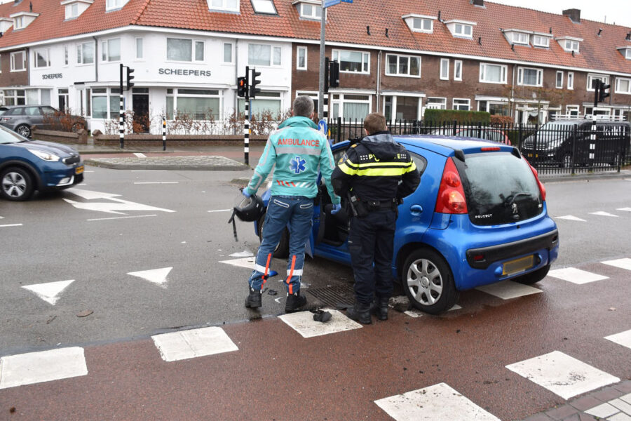 Scooterrijdster gewond bij botsing met auto op de Boschdijk in Eindhoven