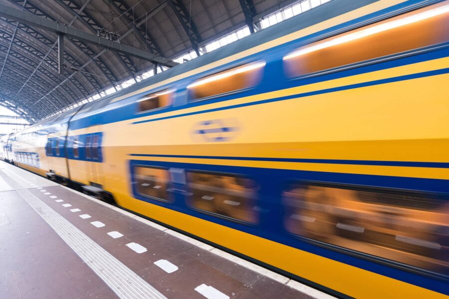 Treinreizigers deze zomer voor 49 euro per maand onbeperkt in de daluren