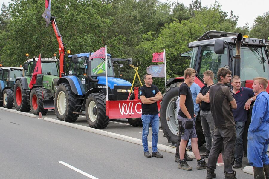 Ergernis over stikstofbeleid, boeren willen weer met trekkers naar Den Haag komen