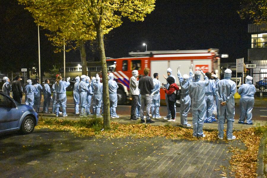 Bedrijf aan de Hurksestraat Eindhoven ontruimd vanwege rookontwikkeling