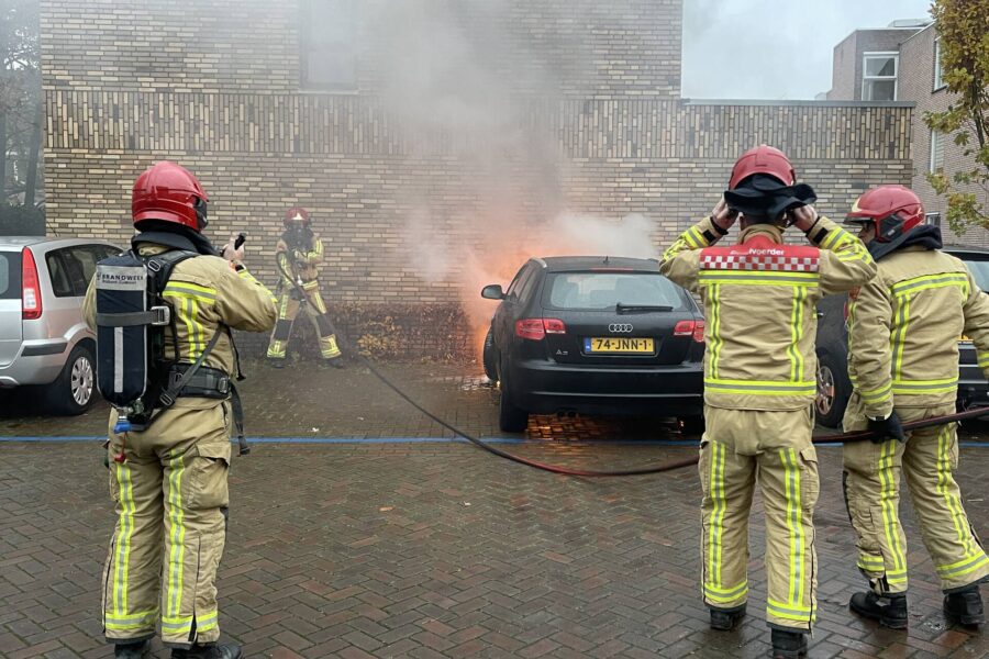 Auto in Gemert al rijdend in brand gevlogen