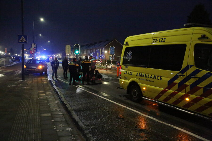 Kind gewond bij aanrijding met auto aan de Wielewaal in Geldrop