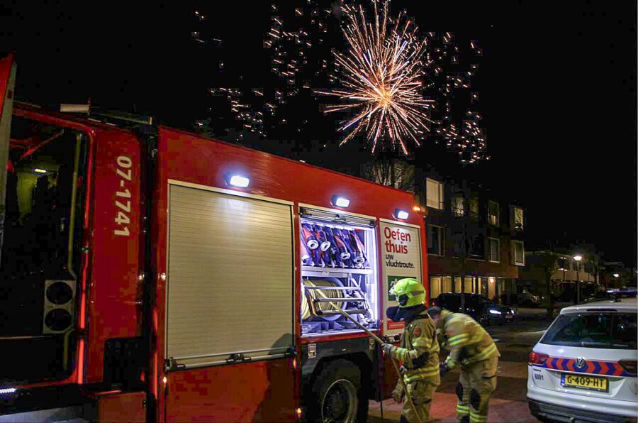 Brandweer in Nederland heeft tijdens de jaarwisseling 3833 meldingen ontvangen