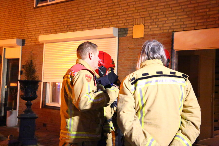 Brandweer onderzoekt gaslucht in woning Geldrop