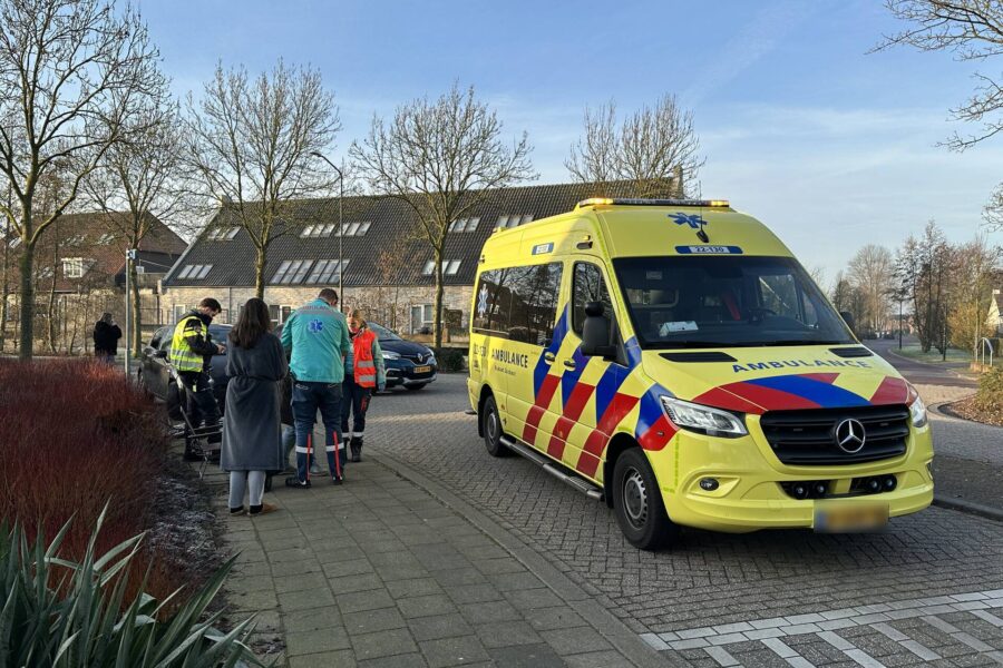 Voorwiel fiets gebroken bij botsing met auto in Gemert