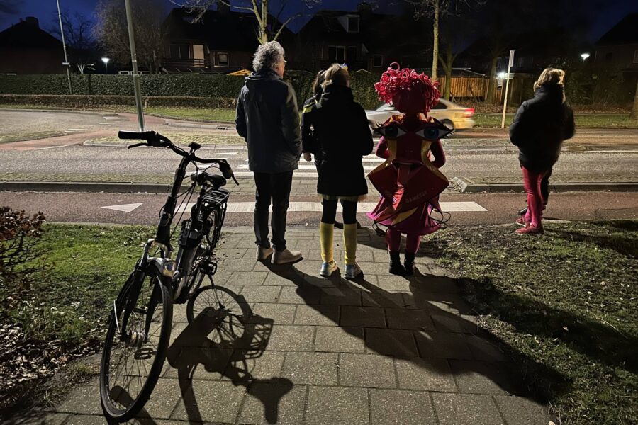 Carnavalsvierder in Gemert ten val met de fiets