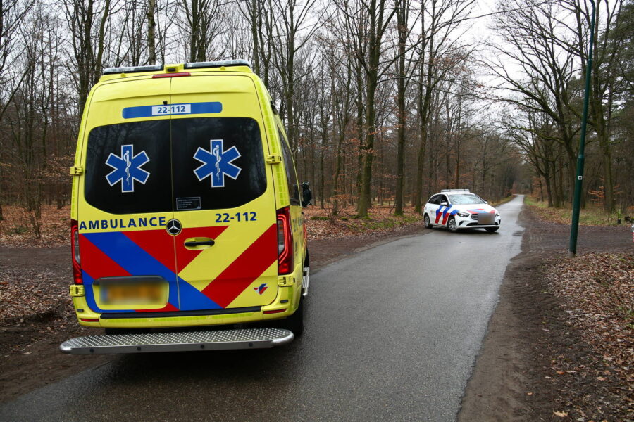 Mountainbiker gewond na val in bos Heeze