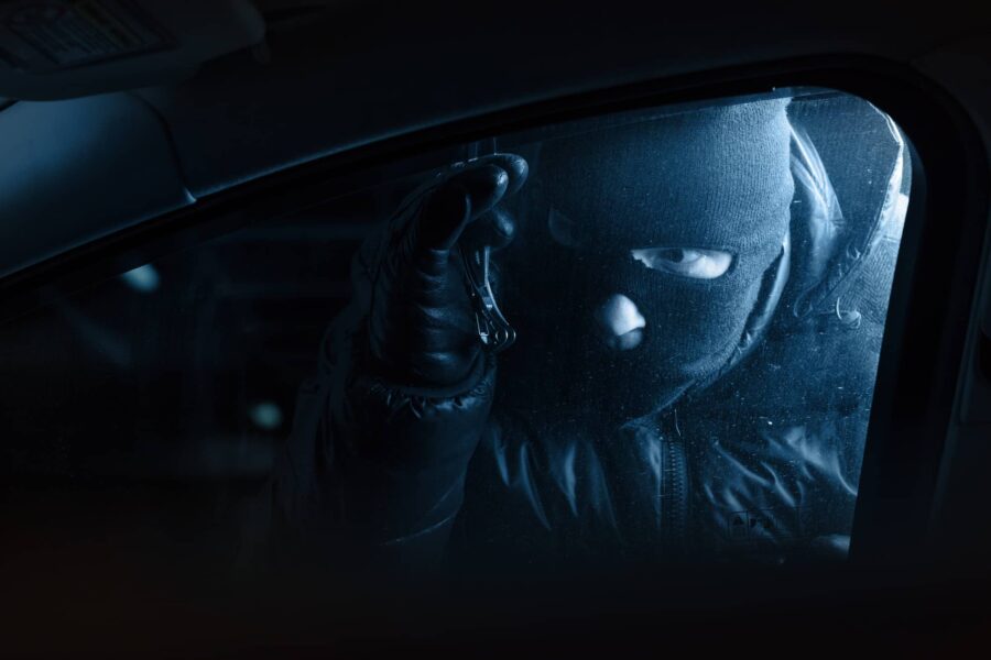Twee verdachten aangehouden voor poging carjacking onder bedreiging van vuurwapen