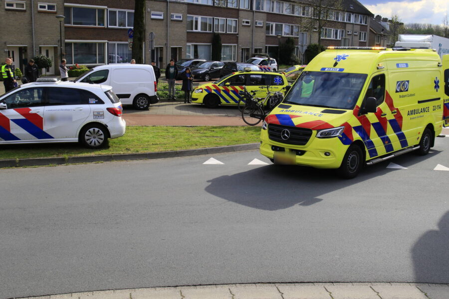 Fietser gewond bij botsing met auto in Geldrop