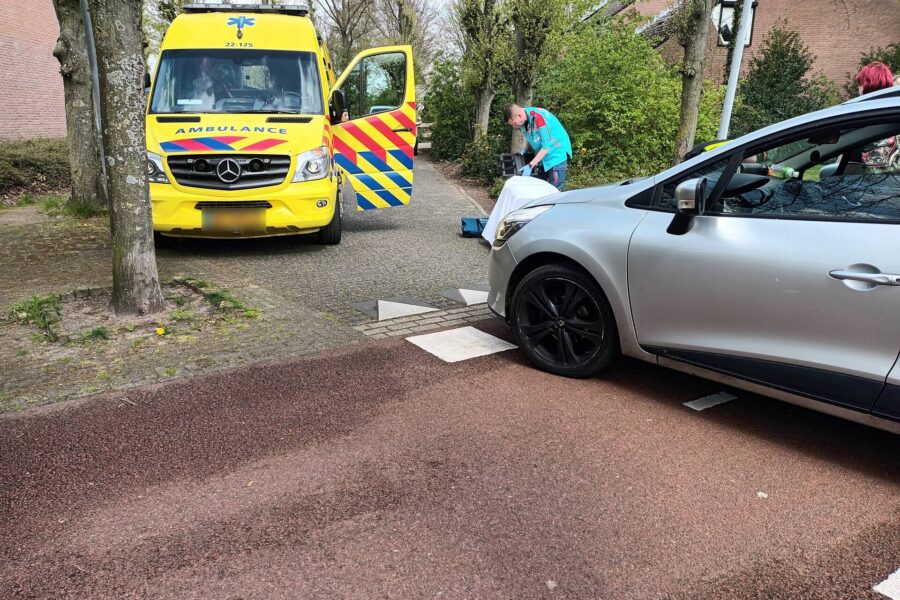 Scooterrijder in Nuenen geschept door automobilist