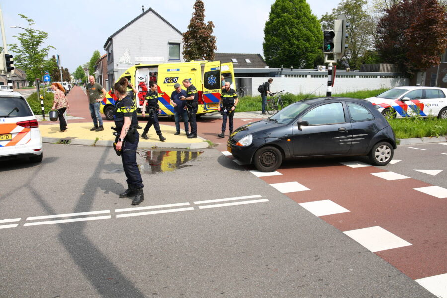 Overstekende fietser in Geldrop geschept door automobilist