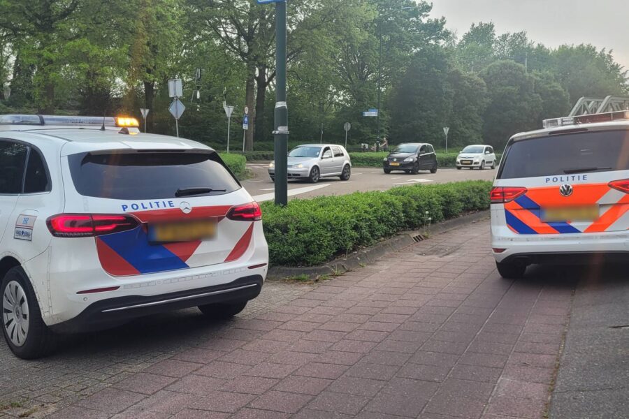 Fietser geschept door personenauto op de Eindhovenseweg in Geldrop