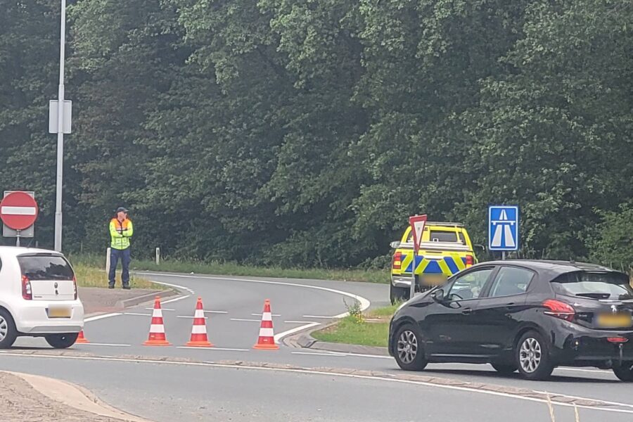 Flinke file door ongeval op toerit snelweg A67 in Geldrop
