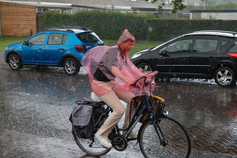 Code Geel: Nederland maakt zich op voor stormachtige donderdag