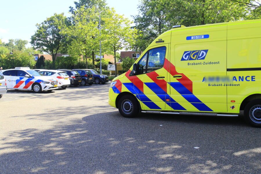 Fietser botst op stilstaande auto Nuenen