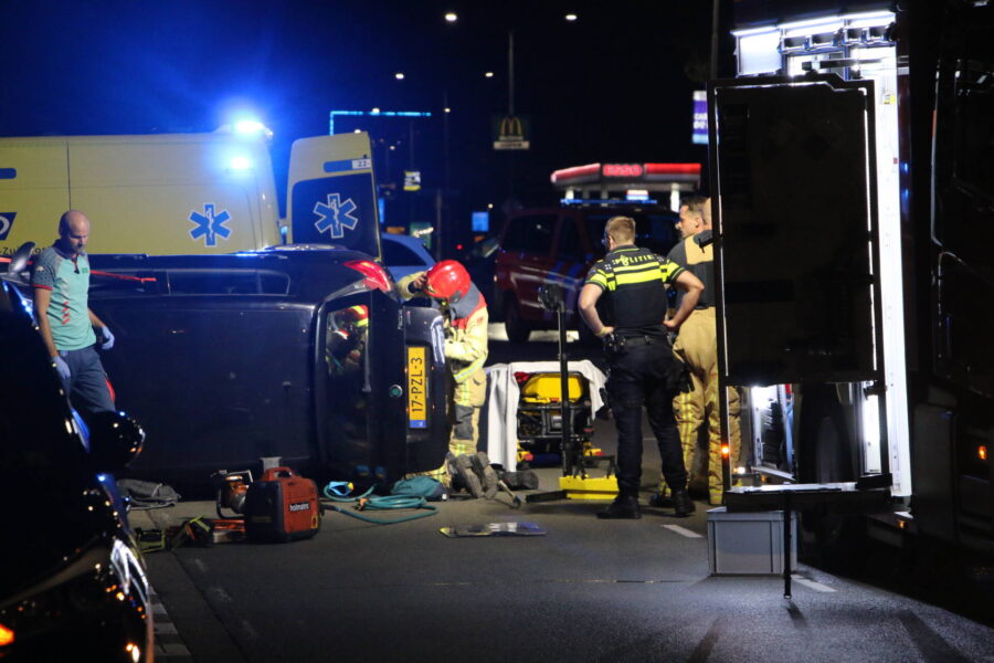 Persoon bekneld bij ongeval op kruising in Eindhoven