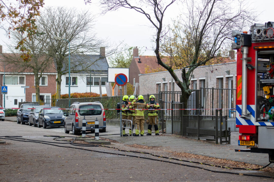 Man met verward gedrag loopt basisschool in Oisterwijk binnen; grote politie inzet volgt