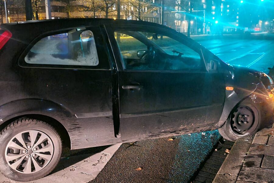 Automobilist in Eindhoven rijdt door na aanrijding