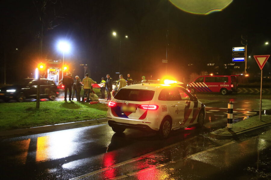 Fietser in Geldrop gewond na aanrijding met bezorger