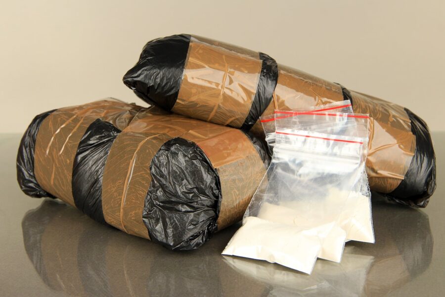 Douane, politie en OM bundelen krachten in strijd tegen drugszendingen per post