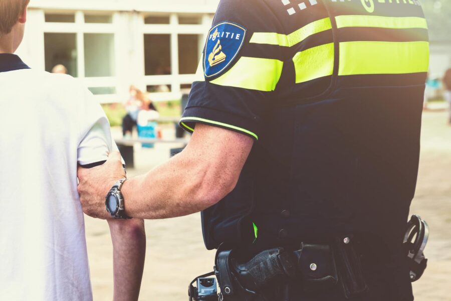 Drie minderjarigen aangehouden na gewelddadige beroving en steekpartij in Eindhoven