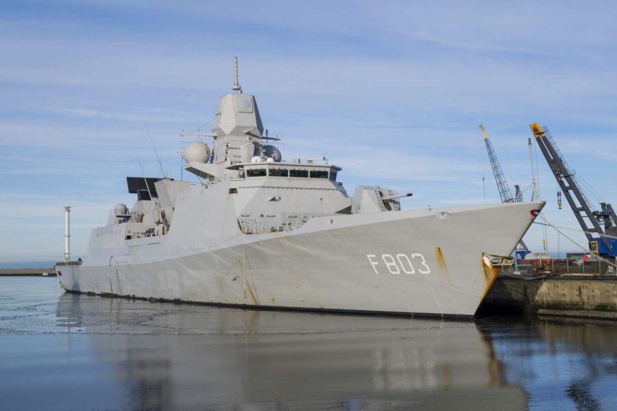 Marine schepen in de haven van Den Helder